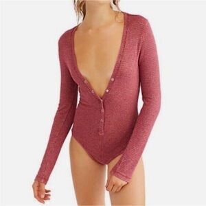 J165 Free People Intimately Keep Your Cool Henley Thermal Bodysuit In Heather Re